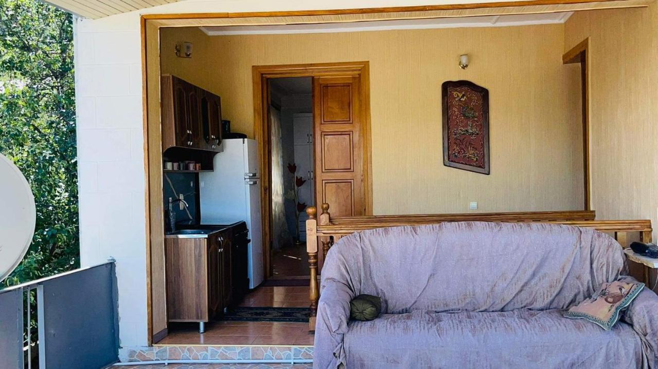 Belas House With Terrace Koetaisi Kamer foto
